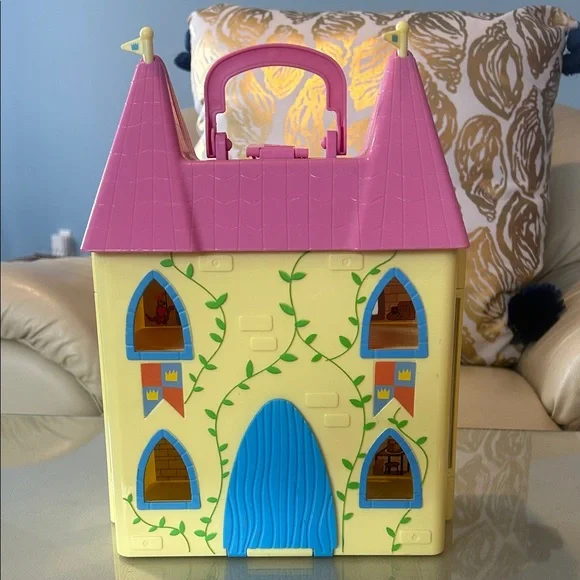 Peppa Pig Pink and Yellow Castle Playset - Picture 2 of 9